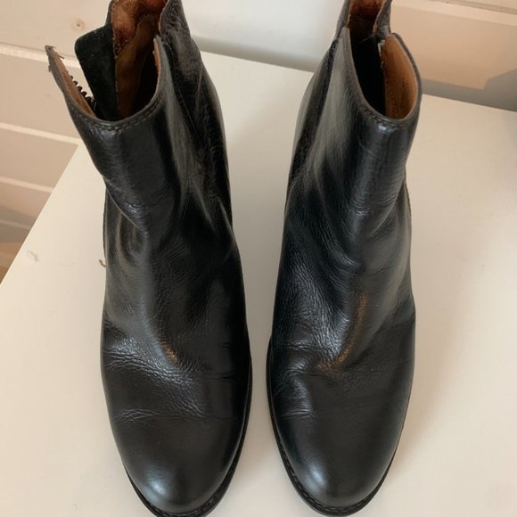 Sofft Zip-Up Ankle Boots - Picture 3 of 5